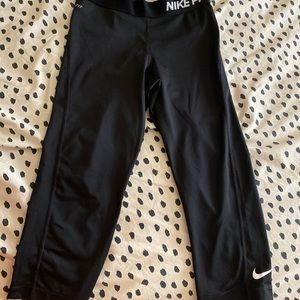 Cropped Nike Pro Leggings